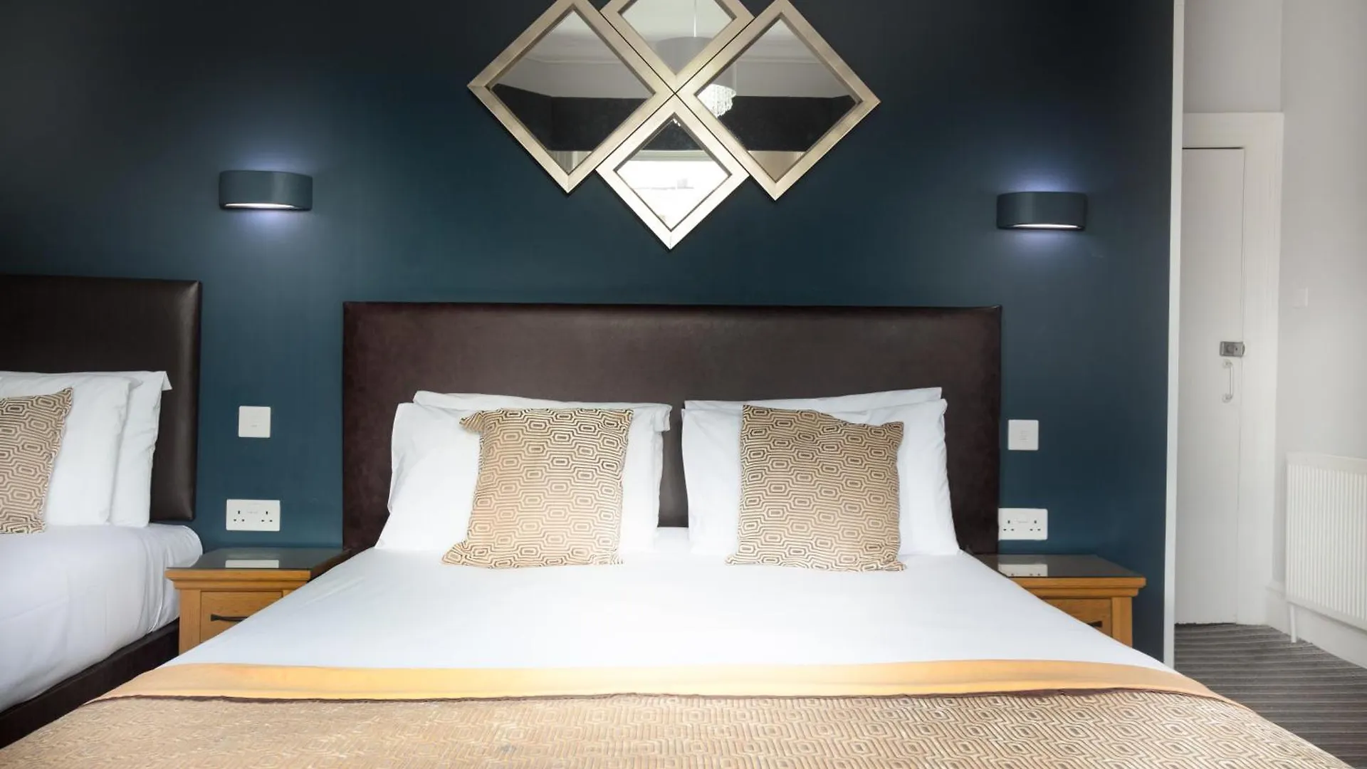 Applewood Hotel Bournemouth 3*,